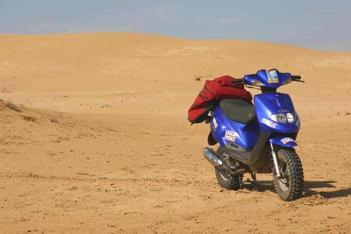 мотоцикл в пустыне